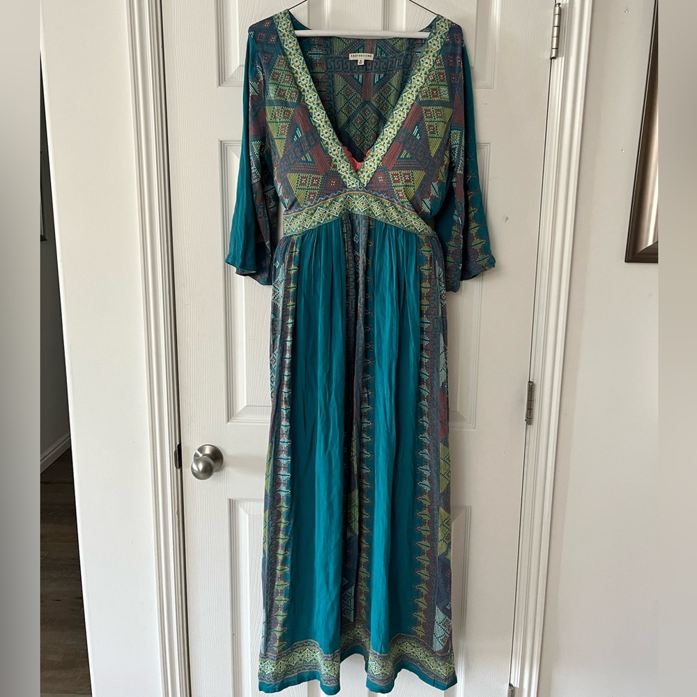 Super fun boho dress never worn. It has a high slit in the skirt to make it flow